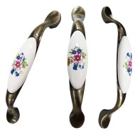 Maner cu ornament ceramic floare roz (50 bucati) Maner cu ornament ceramic floare roz (50 bucati)